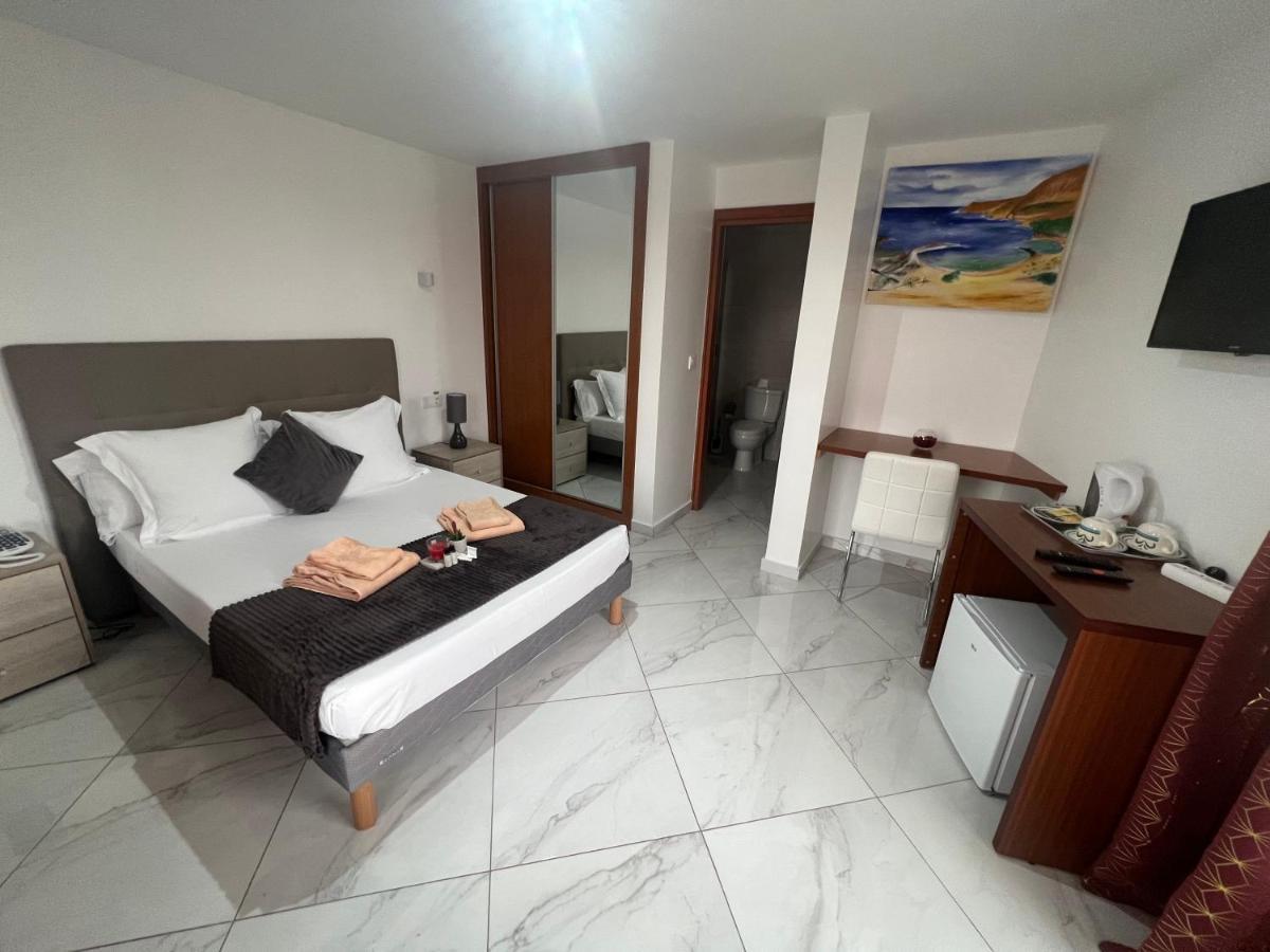 Residencial Santo Amaro Otel Tarrafal  Dış mekan fotoğraf