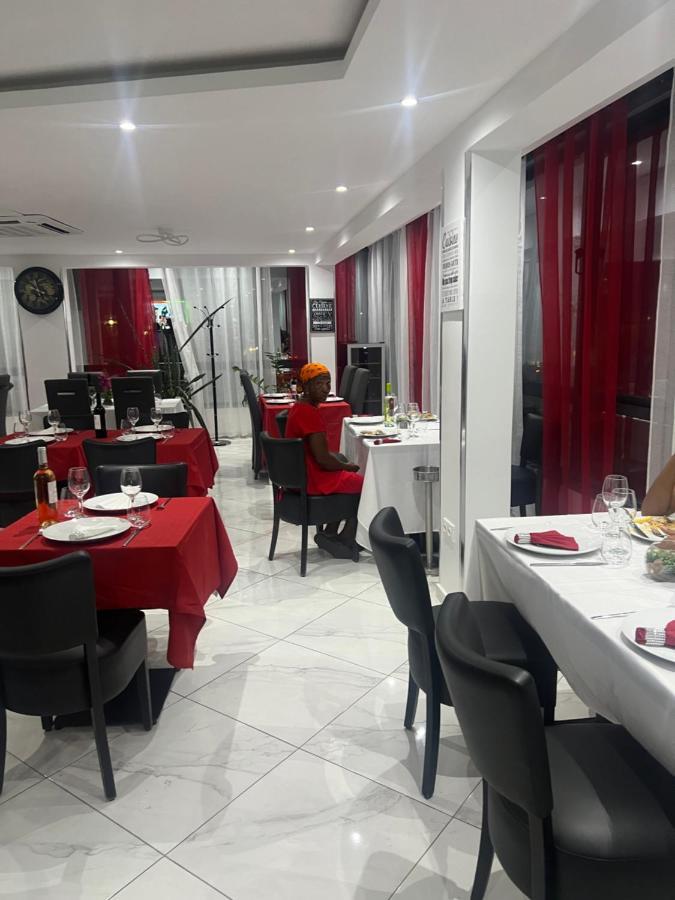 Residencial Santo Amaro Otel Tarrafal  Dış mekan fotoğraf